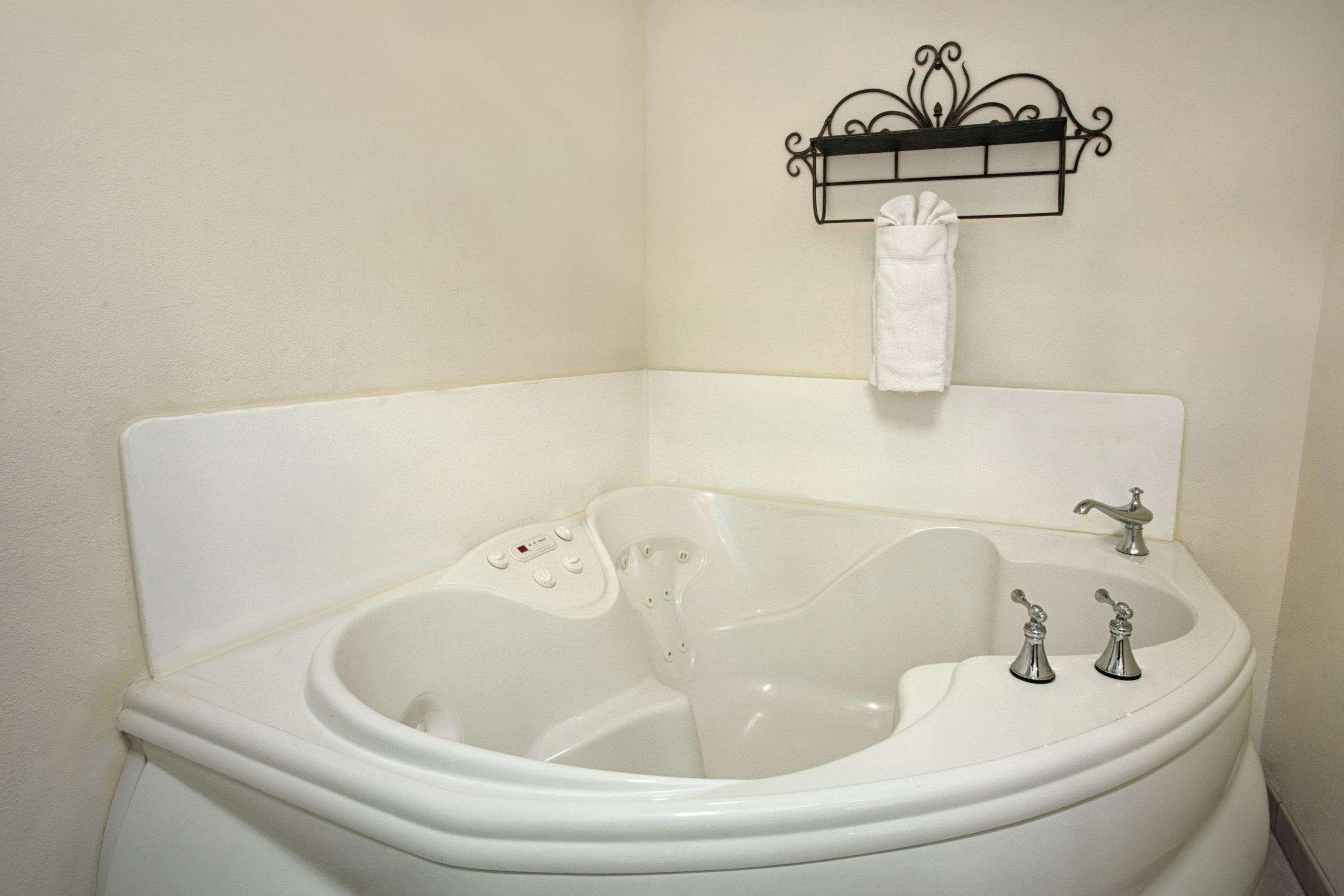 Travelodge By Wyndham Lemoore Near Naval Air Station Exterior foto