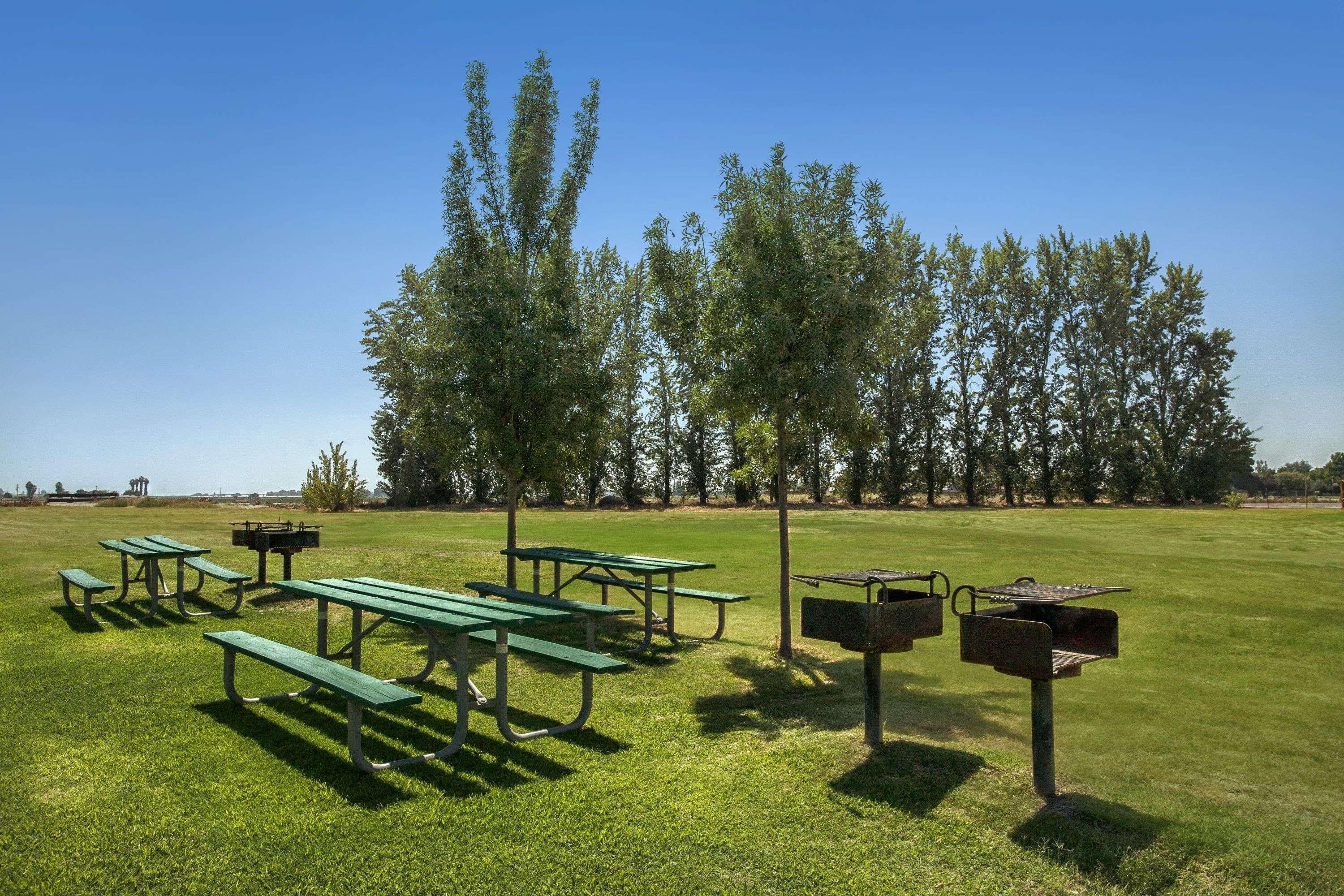 Travelodge By Wyndham Lemoore Near Naval Air Station Exterior foto