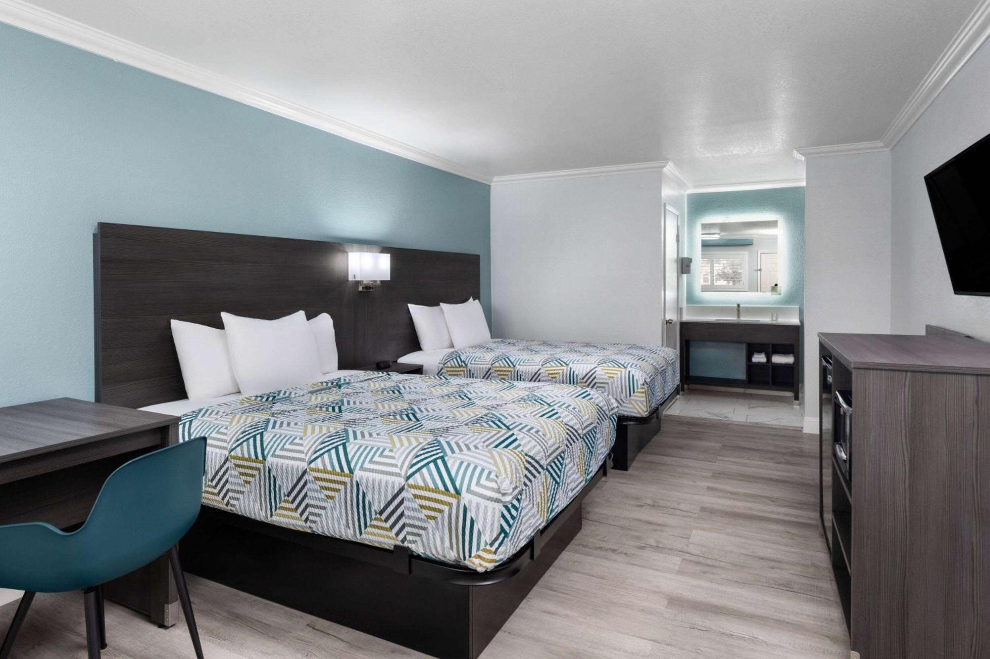 Travelodge By Wyndham Lemoore Near Naval Air Station Exterior foto