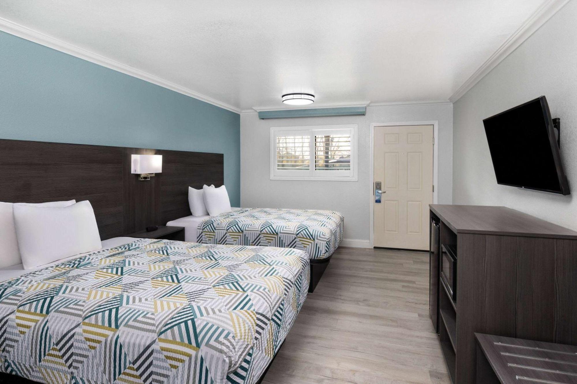 Travelodge By Wyndham Lemoore Near Naval Air Station Exterior foto