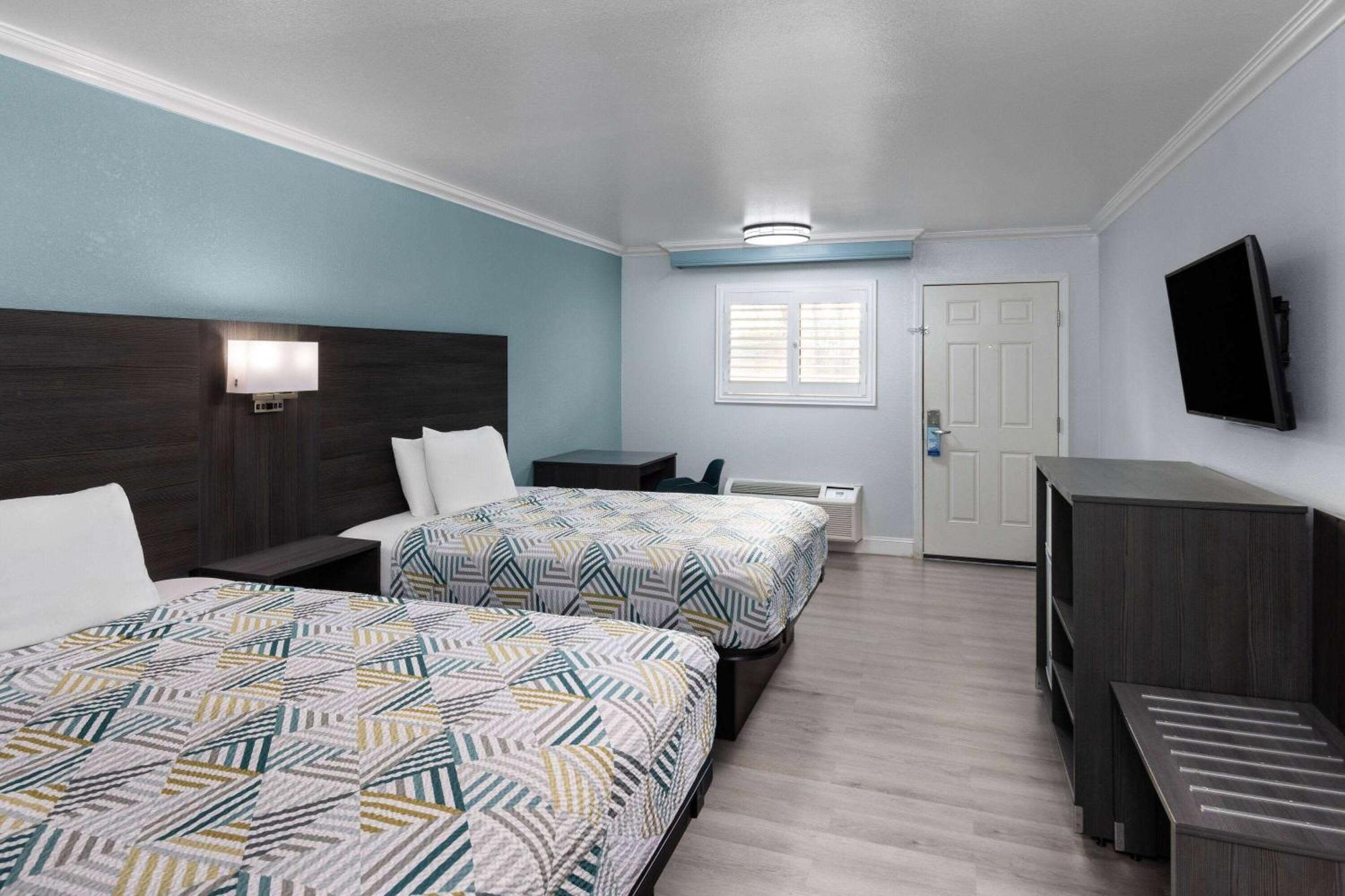 Travelodge By Wyndham Lemoore Near Naval Air Station Exterior foto