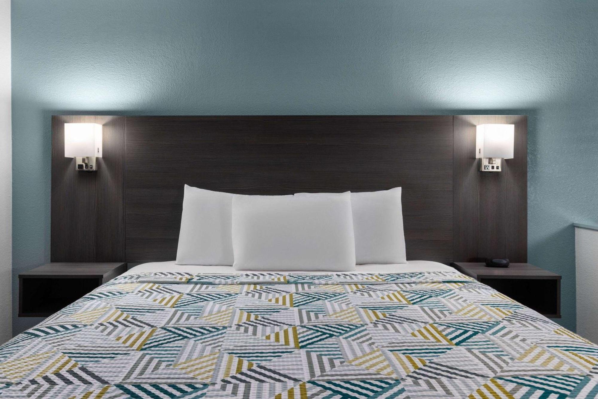 Travelodge By Wyndham Lemoore Near Naval Air Station Exterior foto