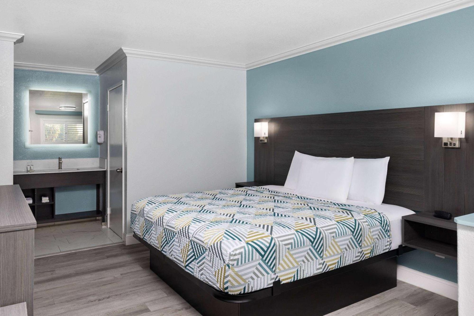 Travelodge By Wyndham Lemoore Near Naval Air Station Exterior foto