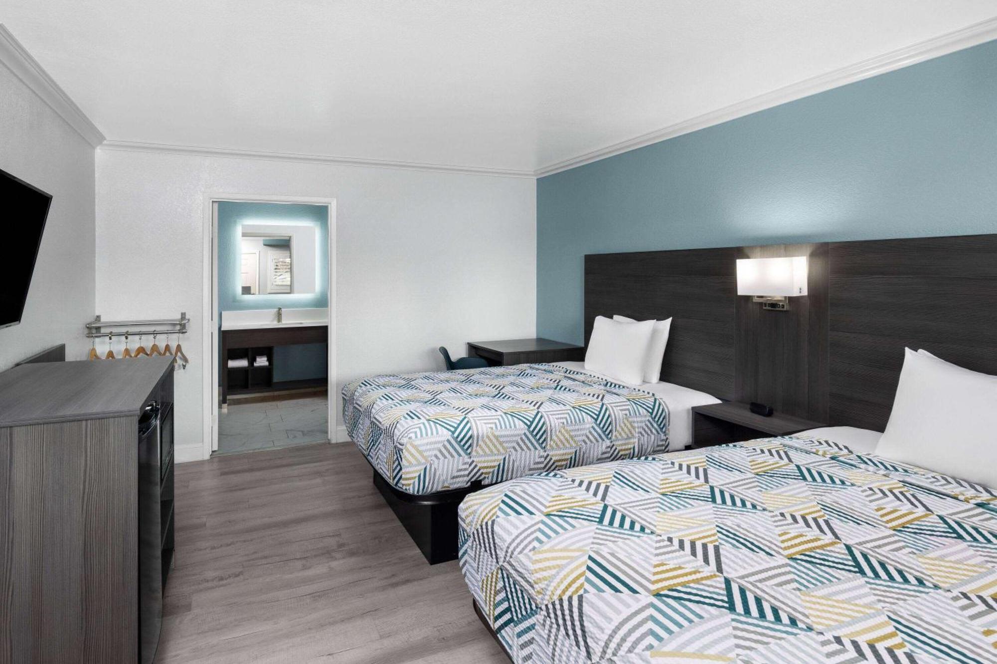Travelodge By Wyndham Lemoore Near Naval Air Station Exterior foto