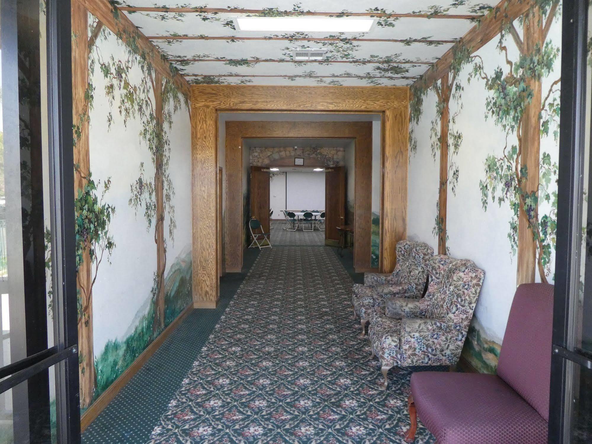 Travelodge By Wyndham Lemoore Near Naval Air Station Exterior foto